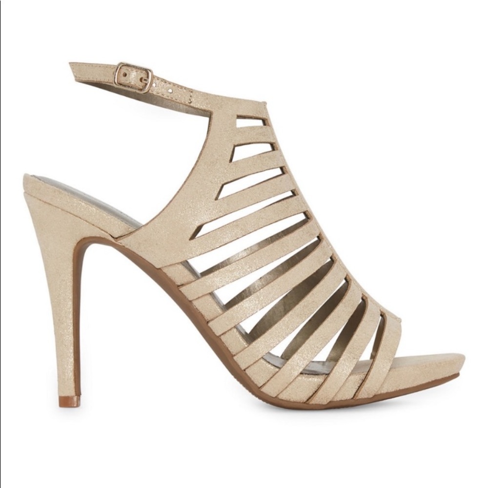 Worthington loomer platinum heel pumps